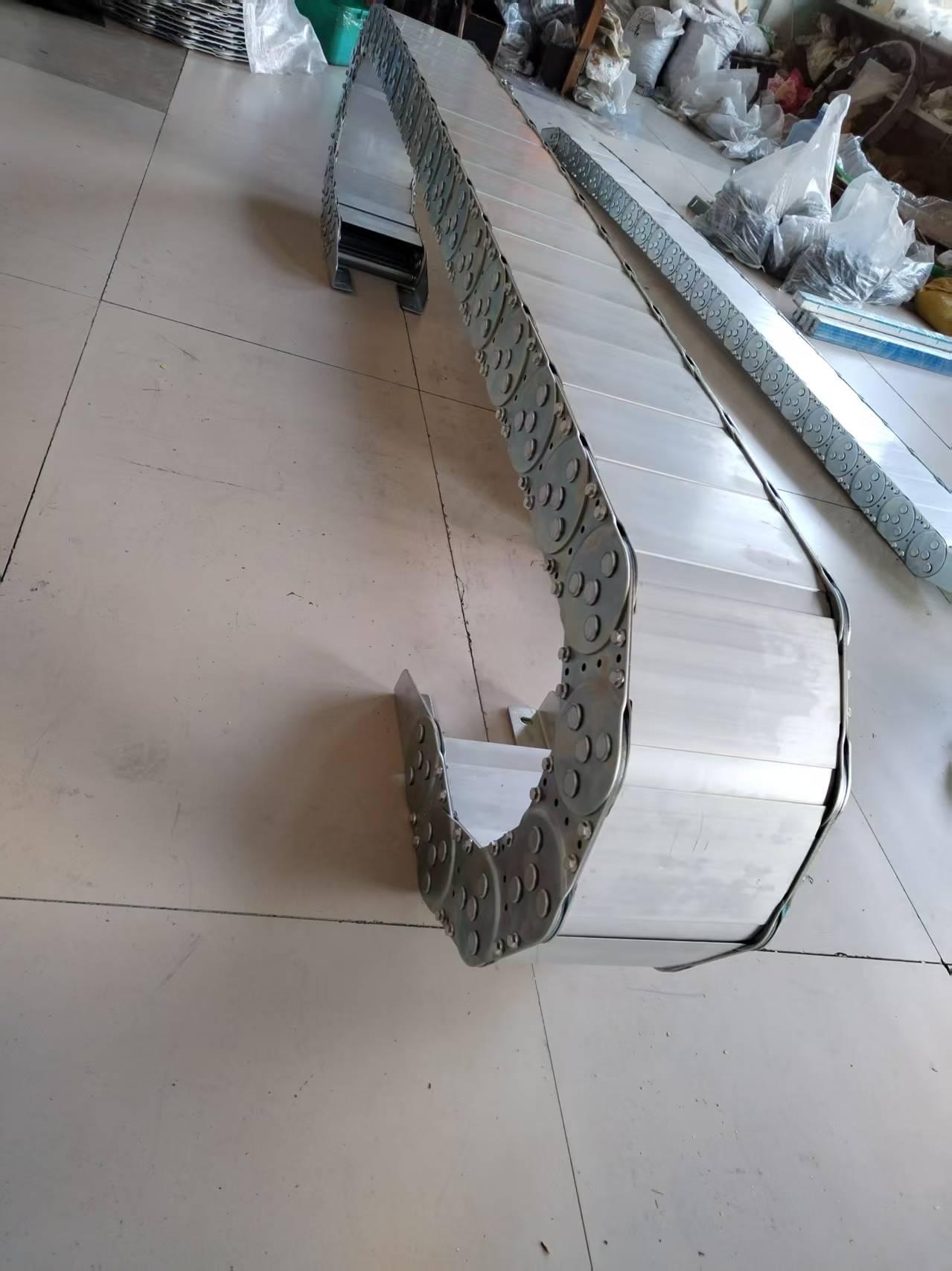 东港区钢制拖链